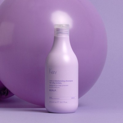 Shampoo riequilibrante per cuoio capelluto grasso, ideato per aiutare a prevenire l'eccesso di sebo.