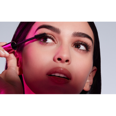 l mascara di Pupa nella versione Extender. Volume estensione 3D. Ciglia amplificate e liftate all’infinito.